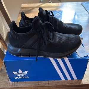 NWT Men’s Adidas Swift Run Sneakers